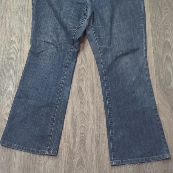 ❤️5/$25 Bobbie Brooks Deep Indigo Flare Jeans - Picture 3 of 7